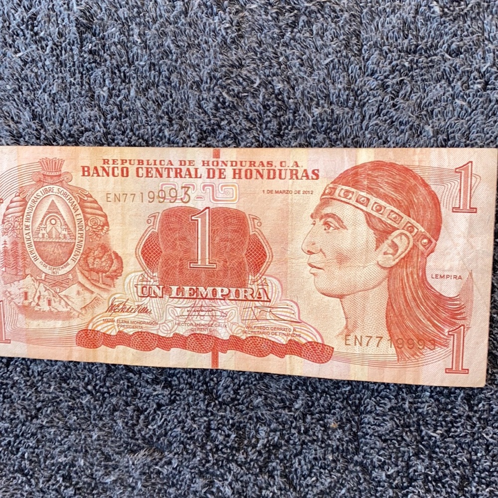 Iraq Circulated 250 Dinar Bank Note and a Circulated Honduran Paper Money Bill - Picture 10 of 13